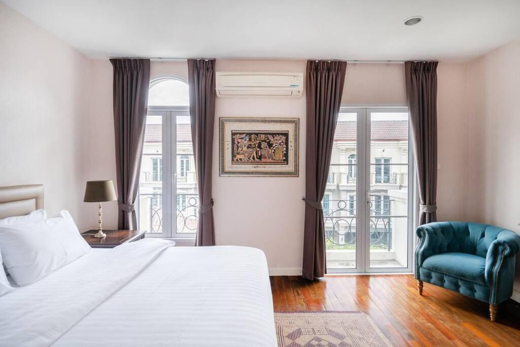 Biệt thự Miq_home403/asok Bts/resort Pool/9pax/1000mbwifi Bangkok