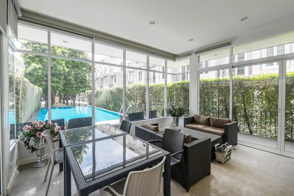 Biệt thự Miq_home403/asok Bts/resort Pool/9pax/1000mbwifi Bangkok
